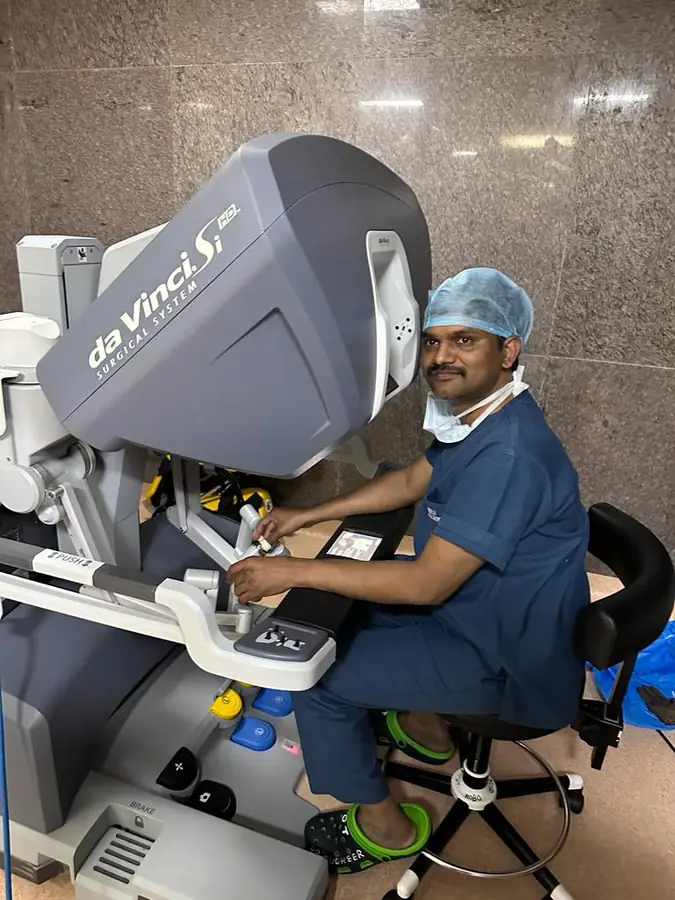 Dr Sudheer Moodadla at the da Vinci robotic surgery console, console certified March 2025