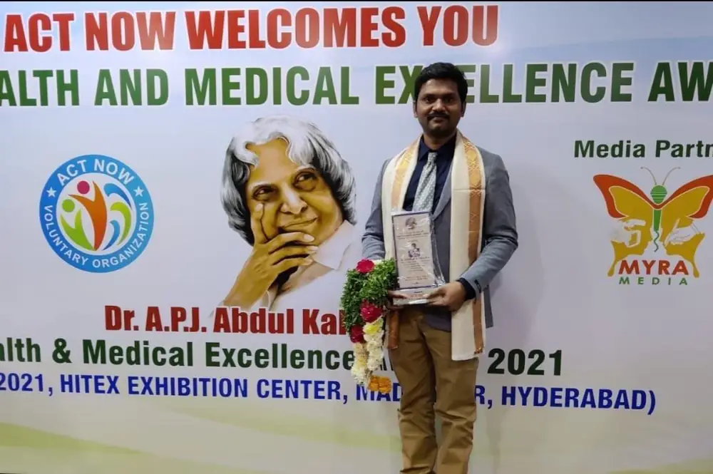 Dr Sudheer Moodadla receiving the Dr A.P.J. Abdul Kalam Health and Medical Excellence Award, 2021