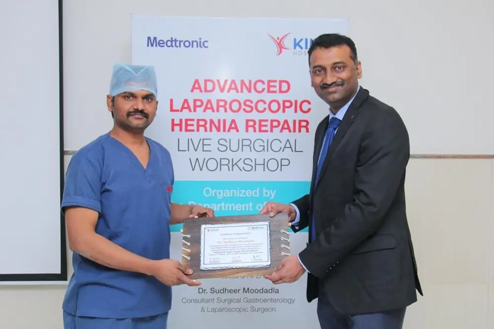 Dr Sudheer Moodadla teaching a didactic surgical session at KIMS Hospitals, Hyderabad